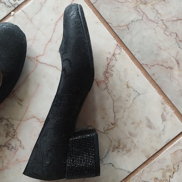 Beautiful brocade fabric, studded chunky heel - Picture 2 of 3